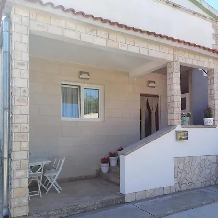 Apartman Nana *