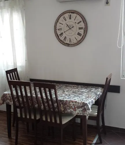 Nana Apartman *